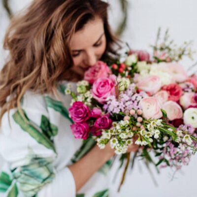 Surprise Your Girlfriend with These Stunning Flower Arrangements